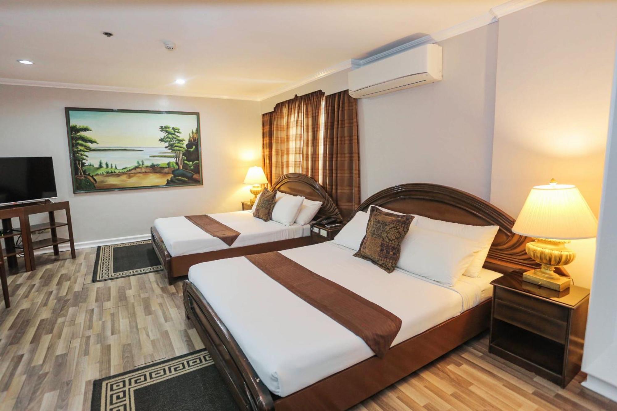 Holiday Plaza Hotel - Cebu Exterior photo